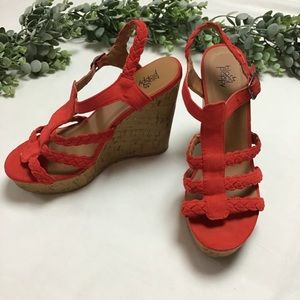 Red braided wedges